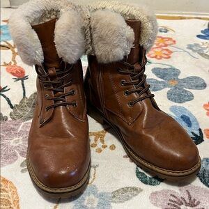 Denver Hayes Tan Leather Boots with Fur Trim